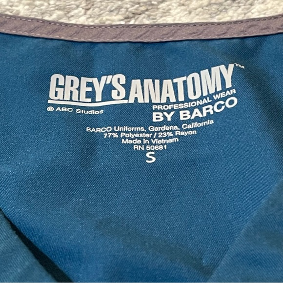 WOMEN’S GREY’S ANATOMY SCRUBS - Picture 4 of 4